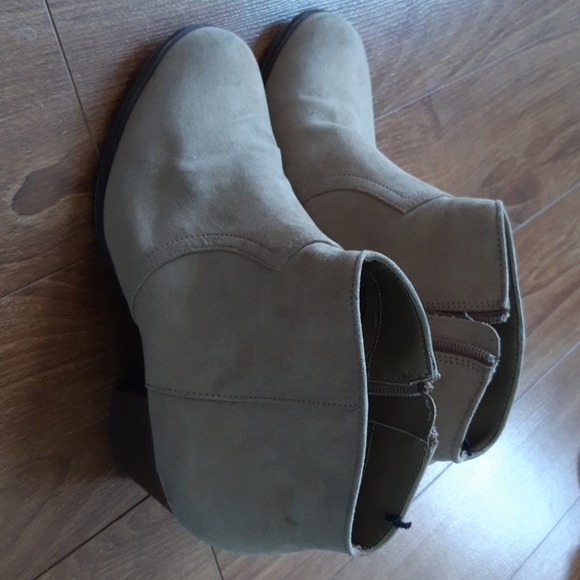 Womans boots - Picture 1 of 4